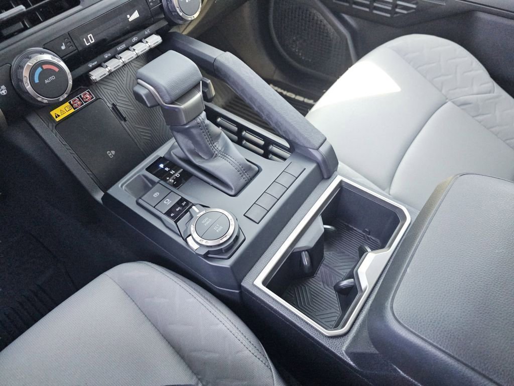 2025 Toyota Tacoma SR5 - Photo 38