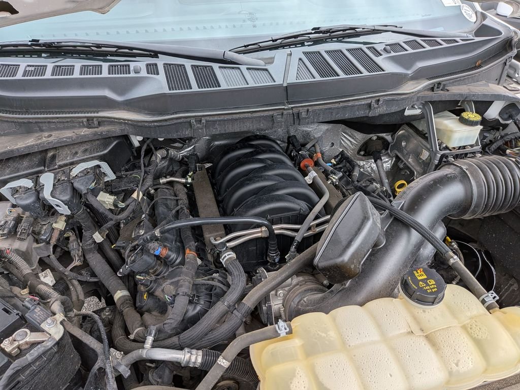 Used 2022 White Ford Lariat image 10