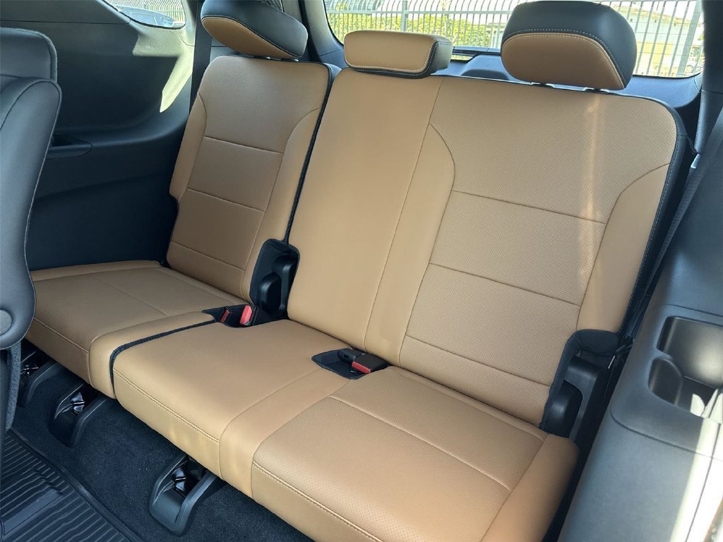 2027 Chevrolet Traverse Z71 - Photo 26