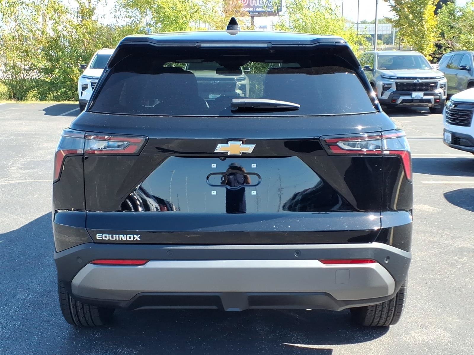 New 2027 Mosaic Black Metallic Chevrolet LT image 18