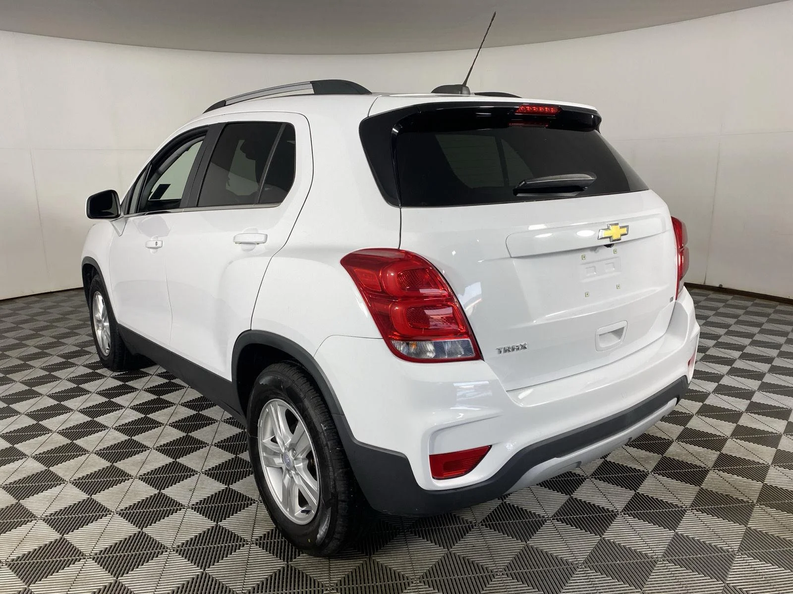Used 2019 Summit White Chevrolet LT image 14