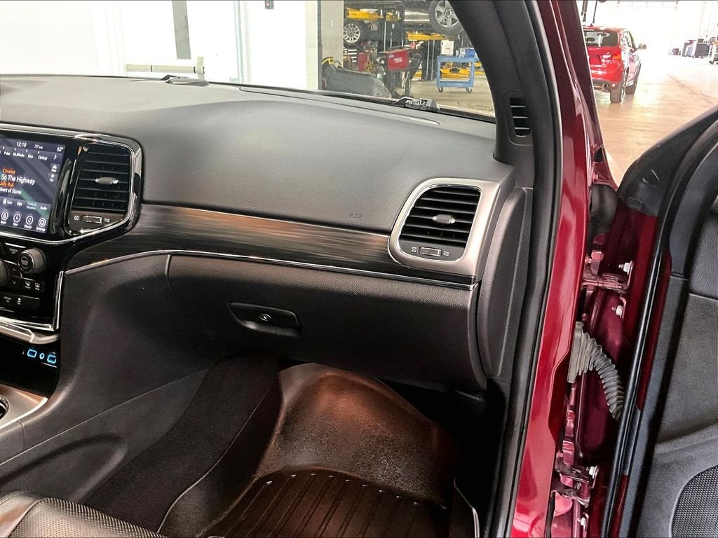 Used 2020 Velvet Red Pearlcoat Jeep Limited image 13