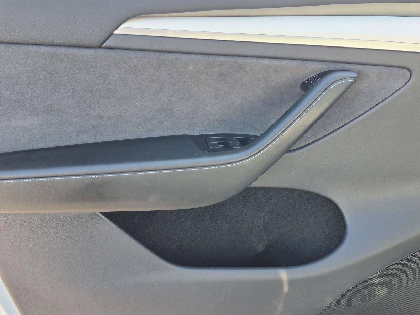 Used 2023  TESLA  image 18