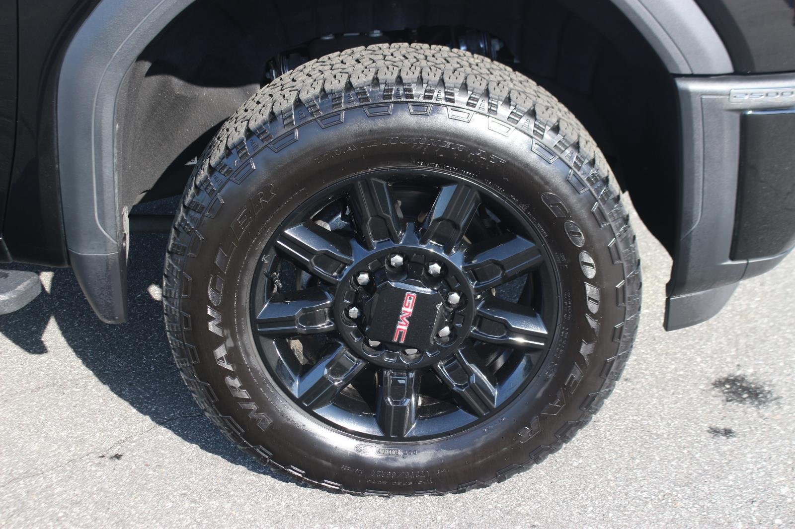 Used 2025 Onyx Black GMC AT4 image 37