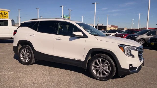 Used 2024 White GMC SLT image 3