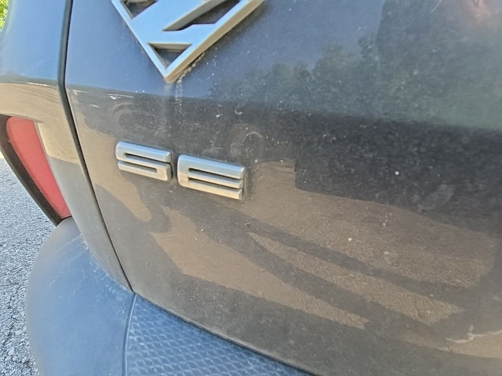 Used 2022 Black Ford SE image 18