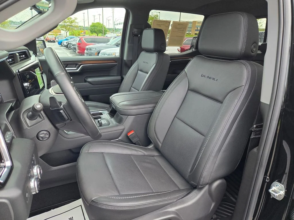 Used 2025 Black GMC Denali image 18