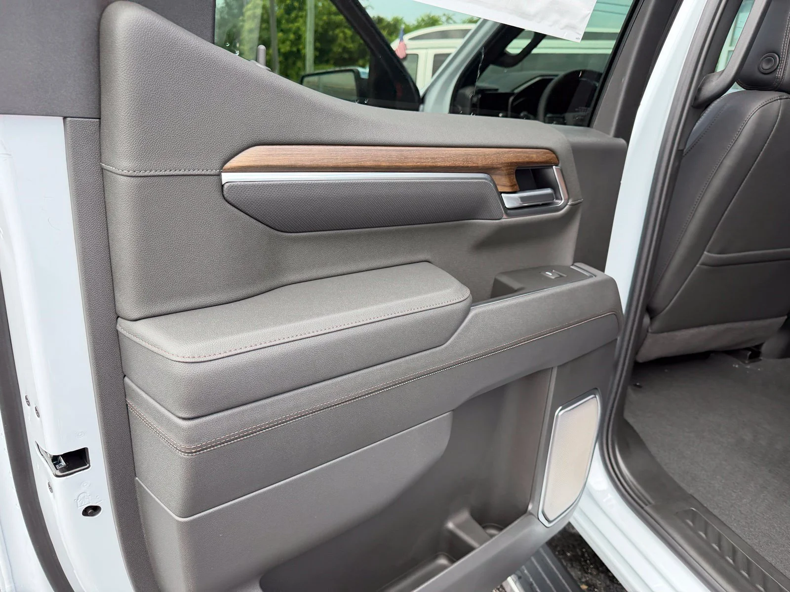 New 2026 Polar White Tricoat Chevrolet High Country image 20