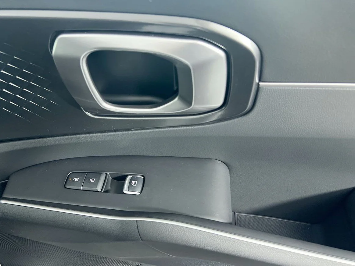 New 2026 Ivory Silver Kia LX image 27