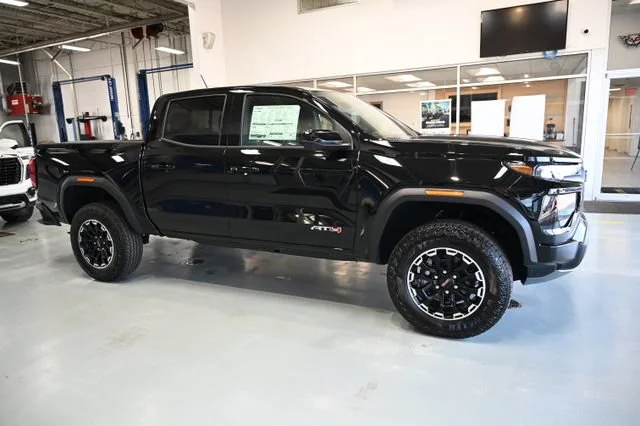 2026 GMC Canyon AT4 - Photo 4