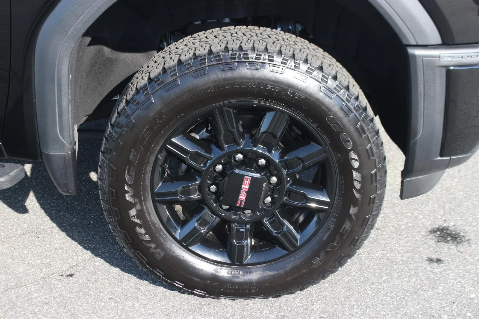 Used 2025 Onyx Black GMC AT4 image 37