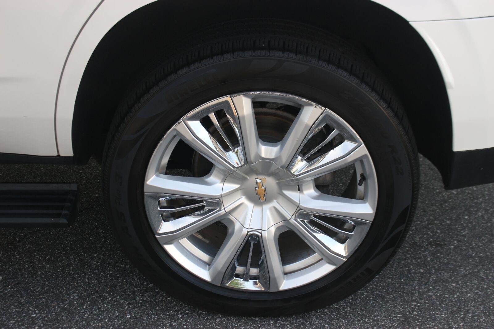 Used 2021 IRIDESCENT PEARL TRICOAT Chevrolet High Country image 44