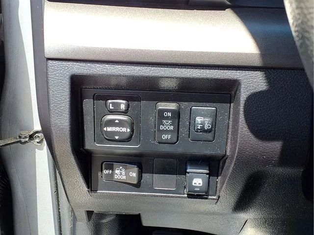 Used 2015  Toyota SR5 image 14
