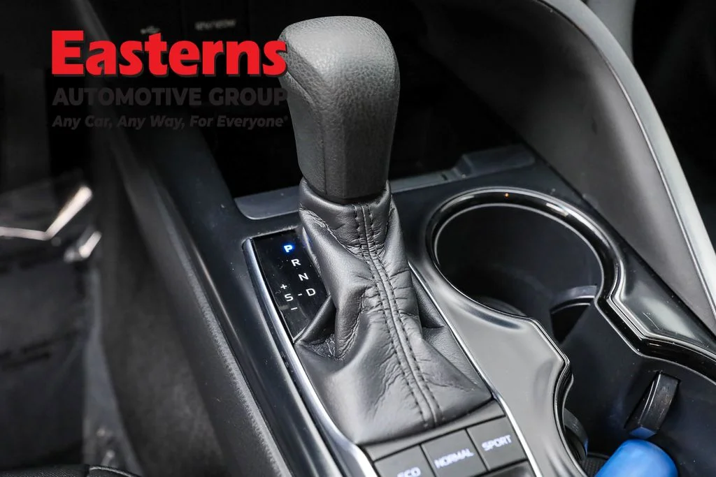Used 2020 Blue Toyota LE image 13