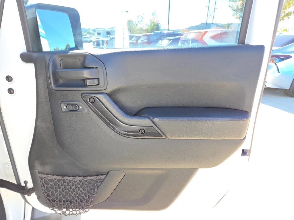 Used 2017 White Jeep Unlimited Sahara image 20