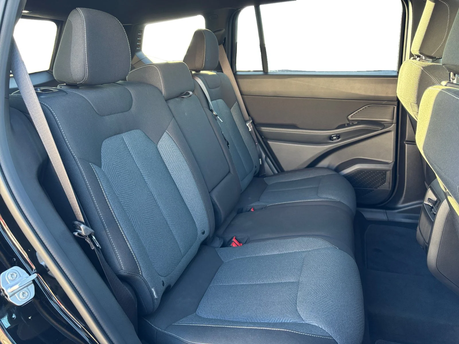 New 2026 Diamond Black Crystal Pearl Jeep Laredo image 18