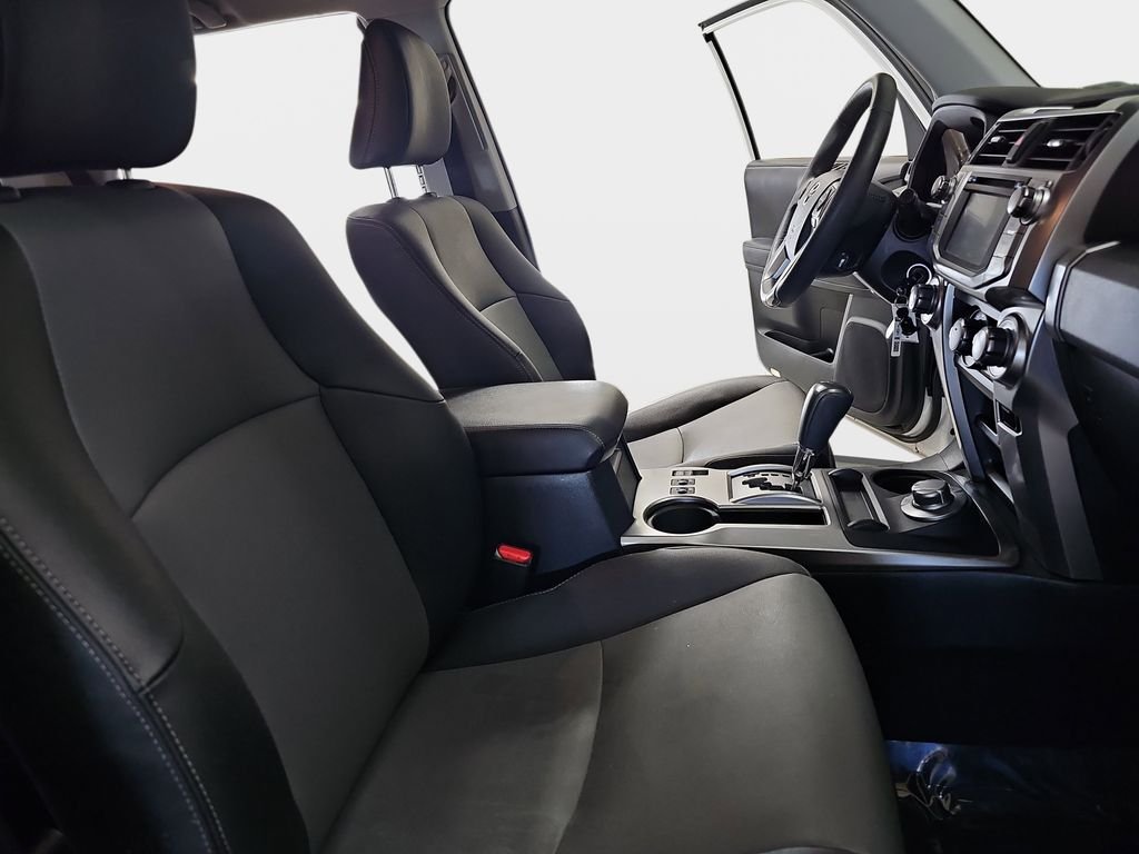 Used 2019 White Toyota SR5 Premium image 12
