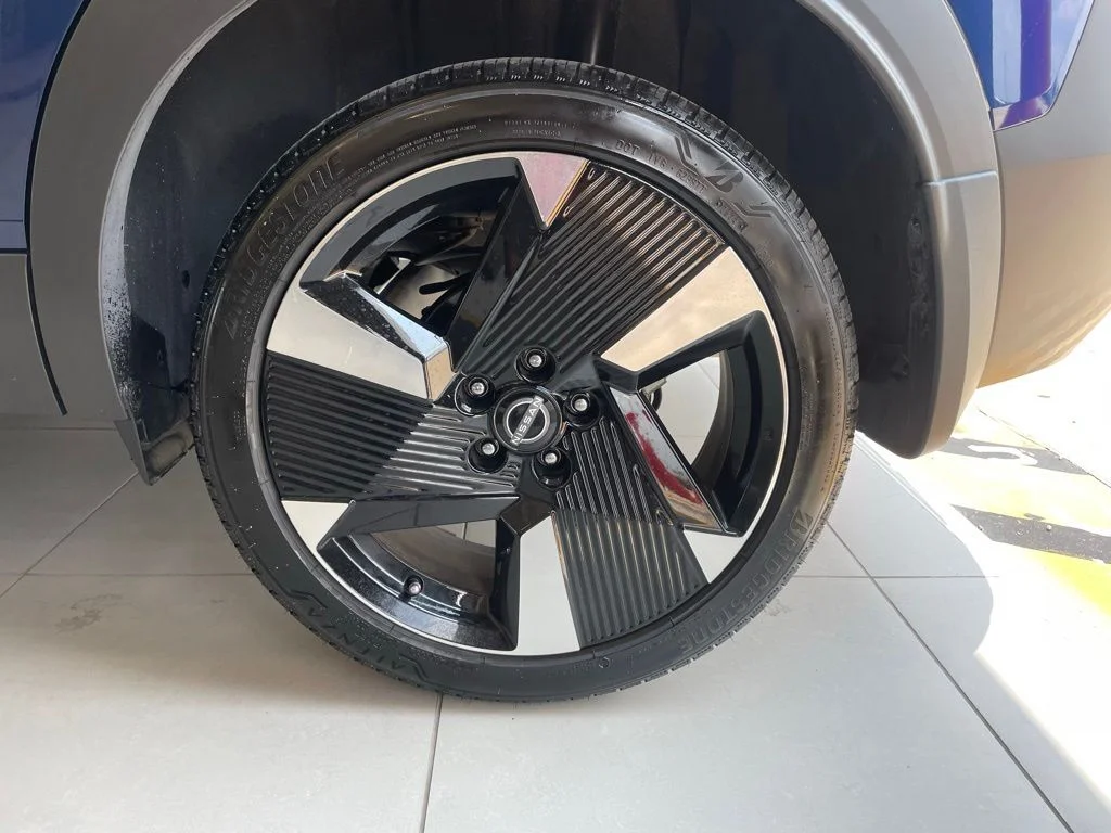 Certified Used 2025 Blue Nissan SR image 17