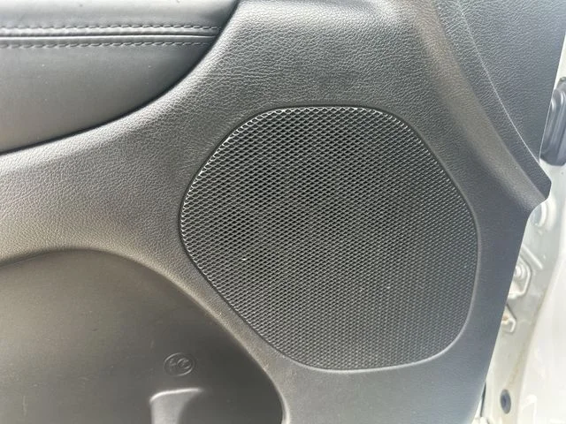 Used 2019 White Jeep Overland image 27