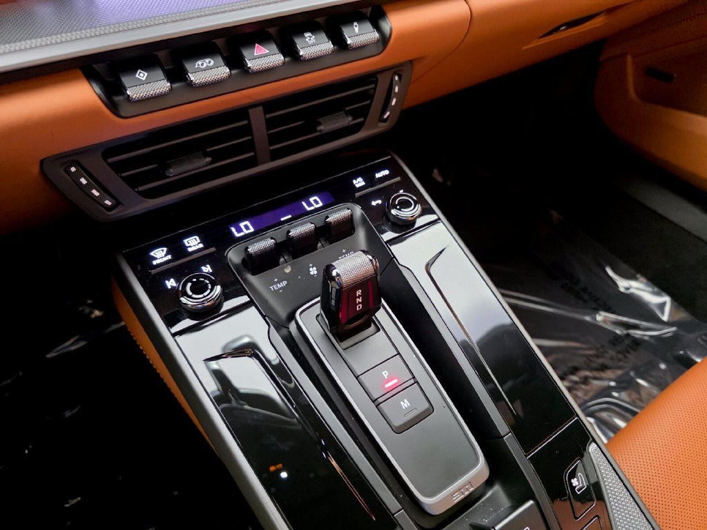 Used 2025  Porsche  image 22