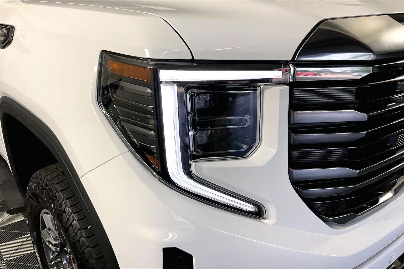 Certified Used 2024 Summit White GMC AT4 image 27