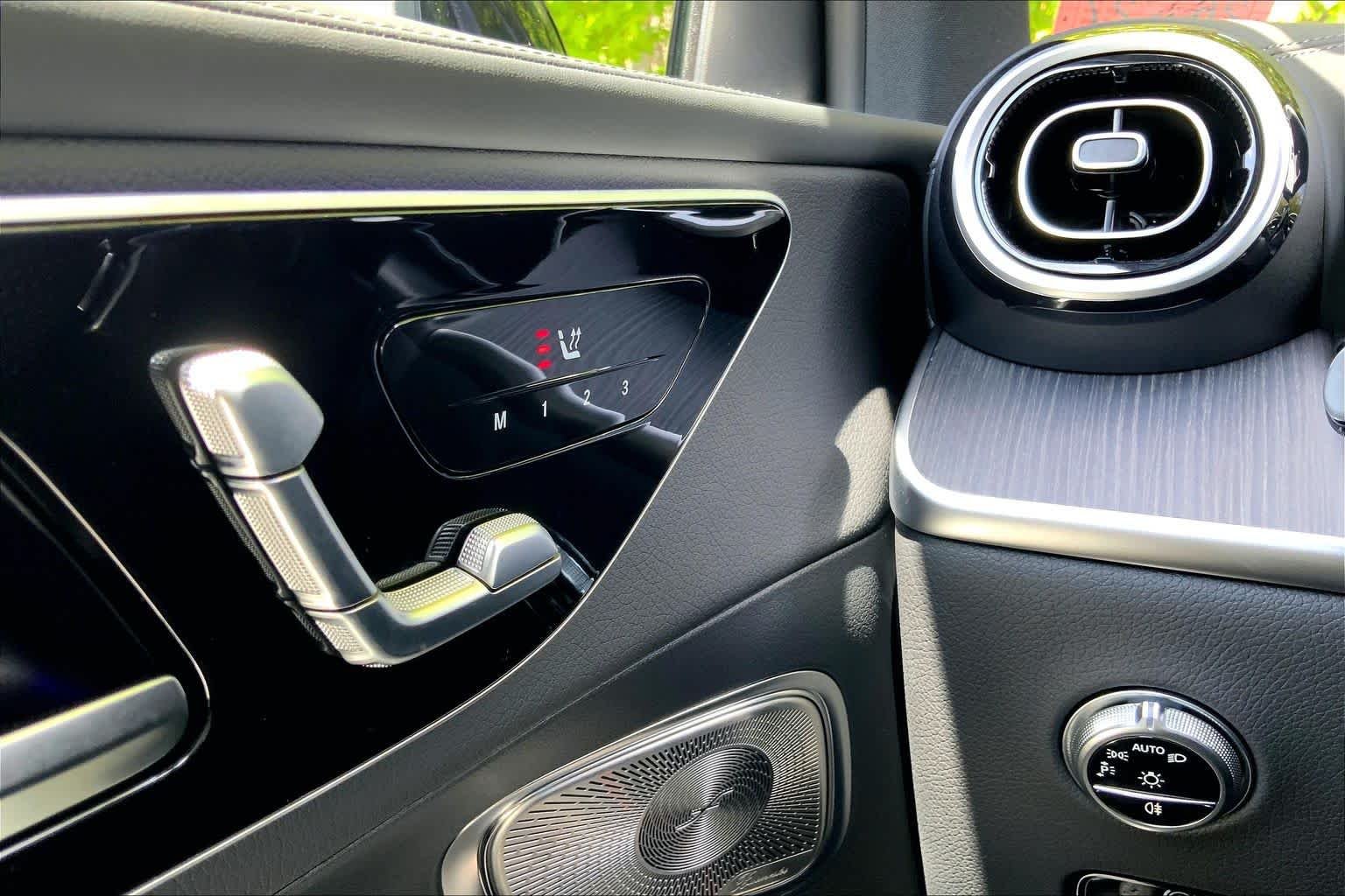Used 2024 Black Mercedes-Benz GLC 300 image 34
