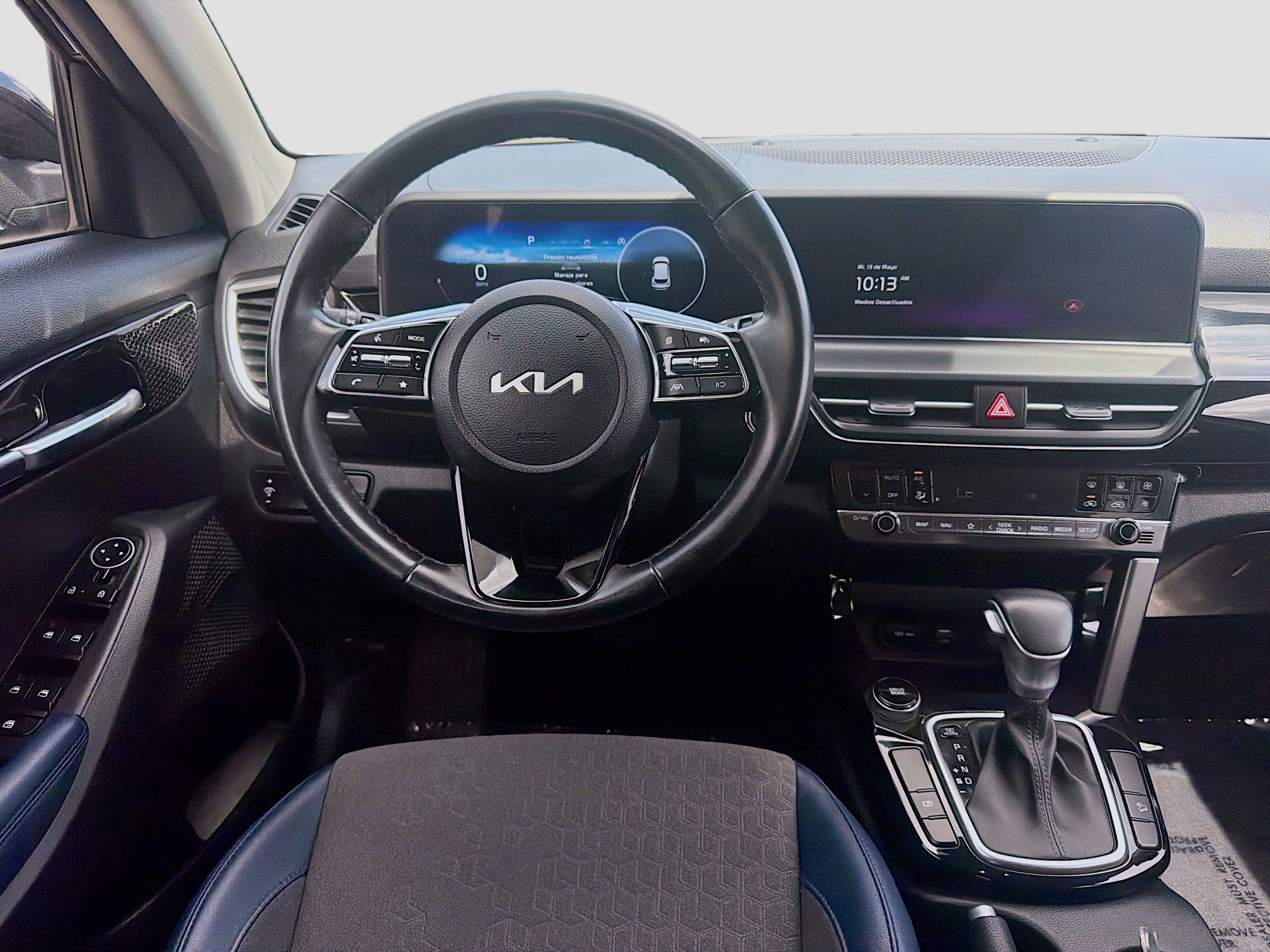 Used 2024 Fusion Black Kia S image 21