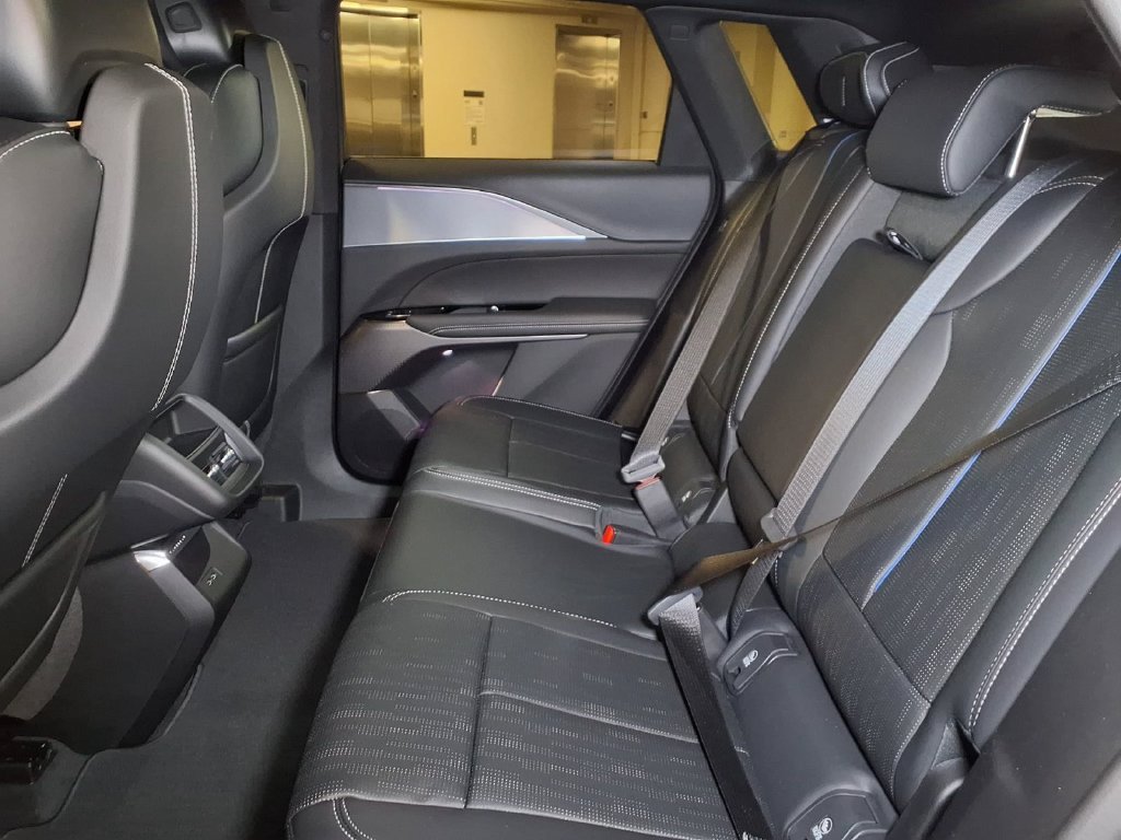 2027 Cadillac LYRIQ Sport - Photo 12