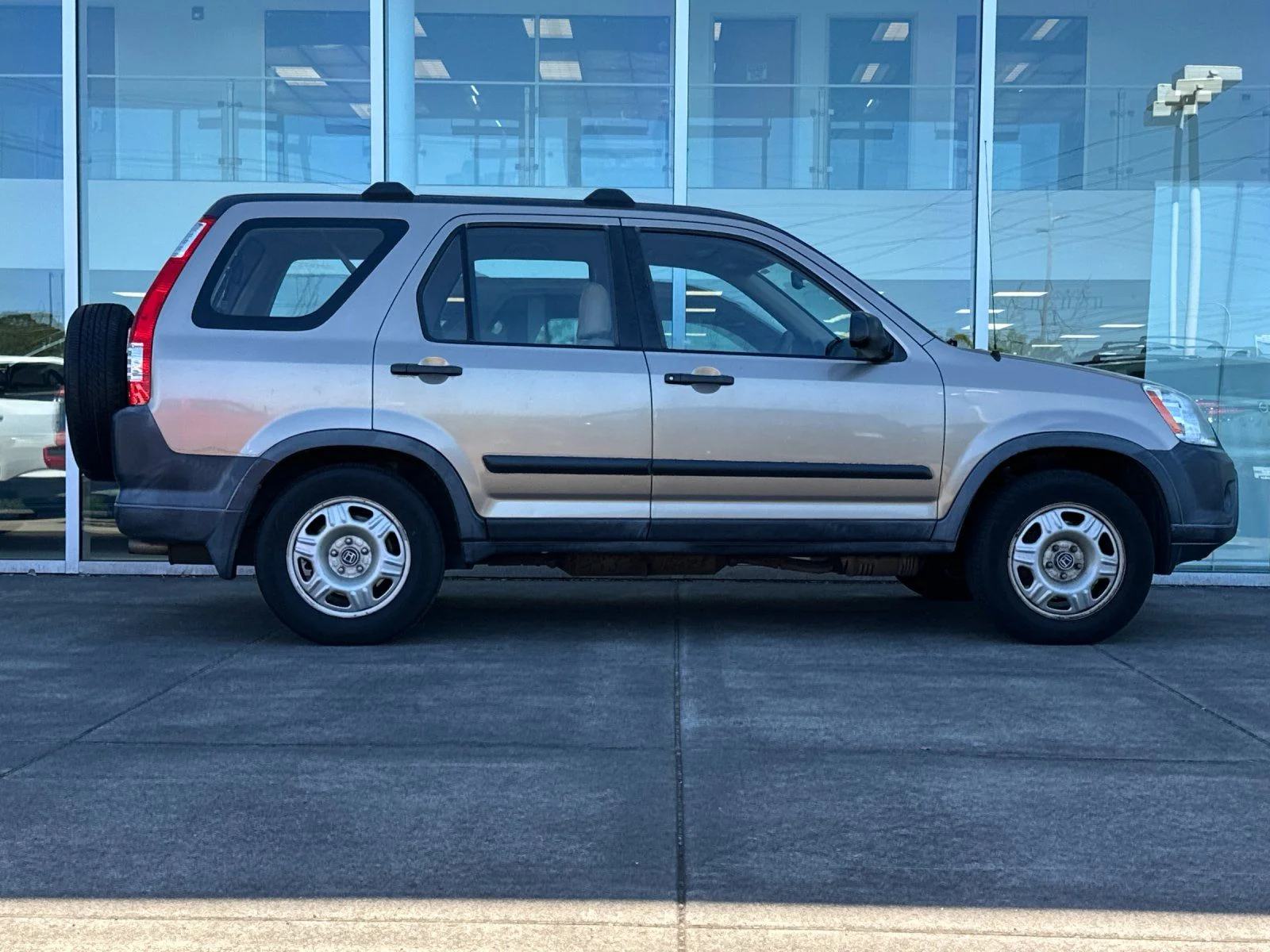 Used 2005 Sahara Sand Metallic Honda LX image 2
