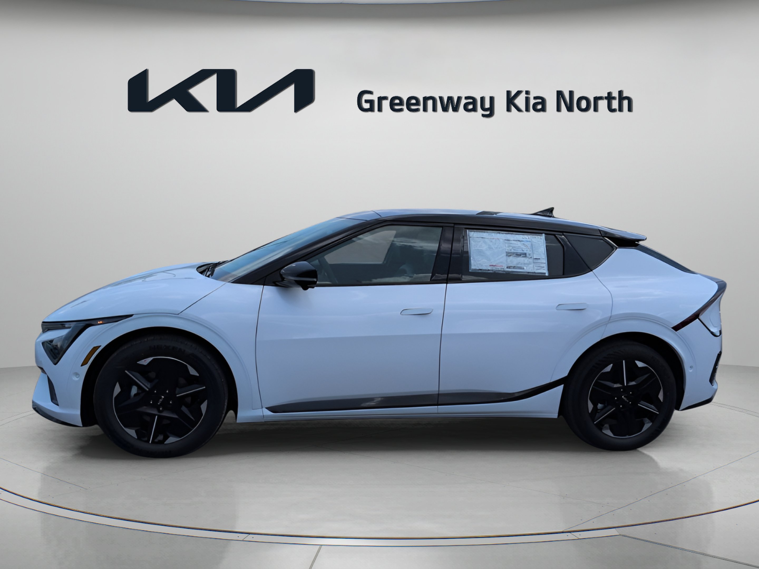 New 2026 Glacial White Pearl / Black Ro Kia GT-LINE image 5