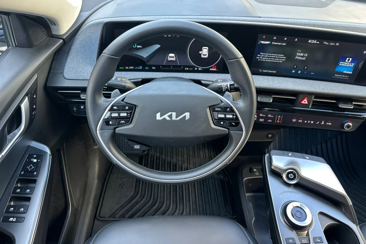 Used 2023 WHITE Kia Light image 13