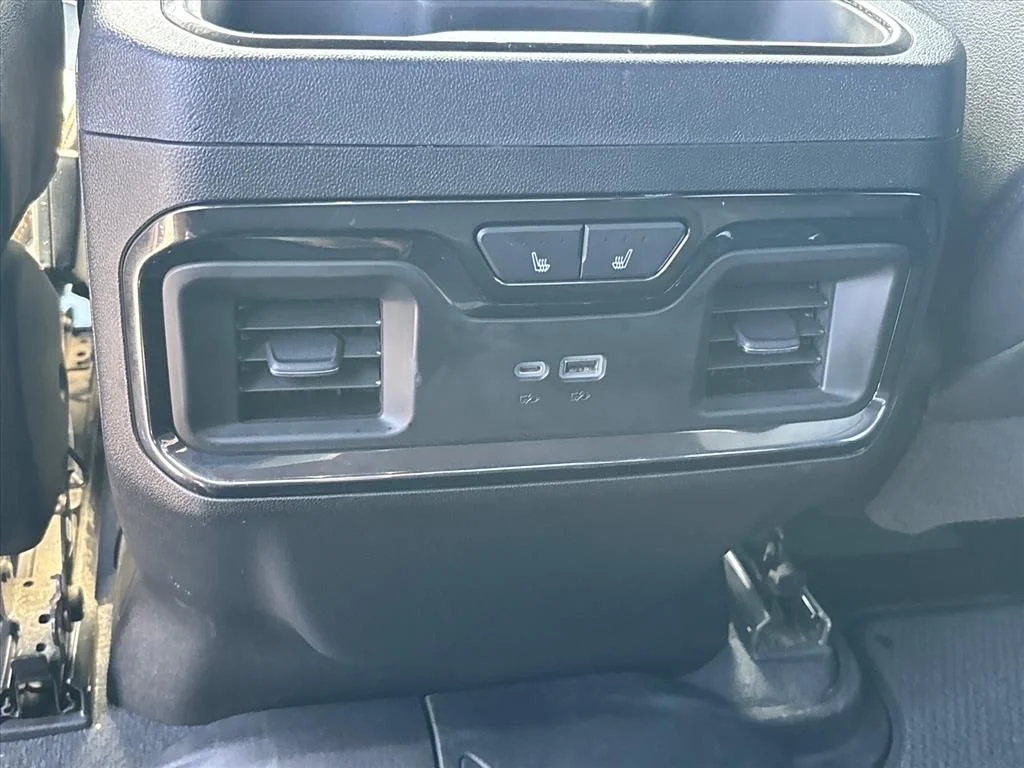 Used 2022 White GMC AT4 image 20