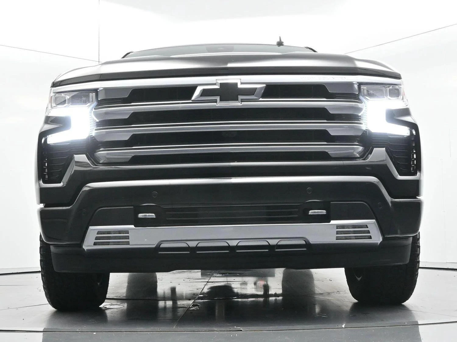 Used 2026 Black Chevrolet High Country image 43