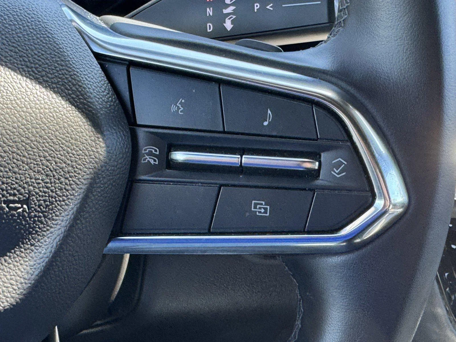Used 2025 Summit White Chevrolet LT image 20