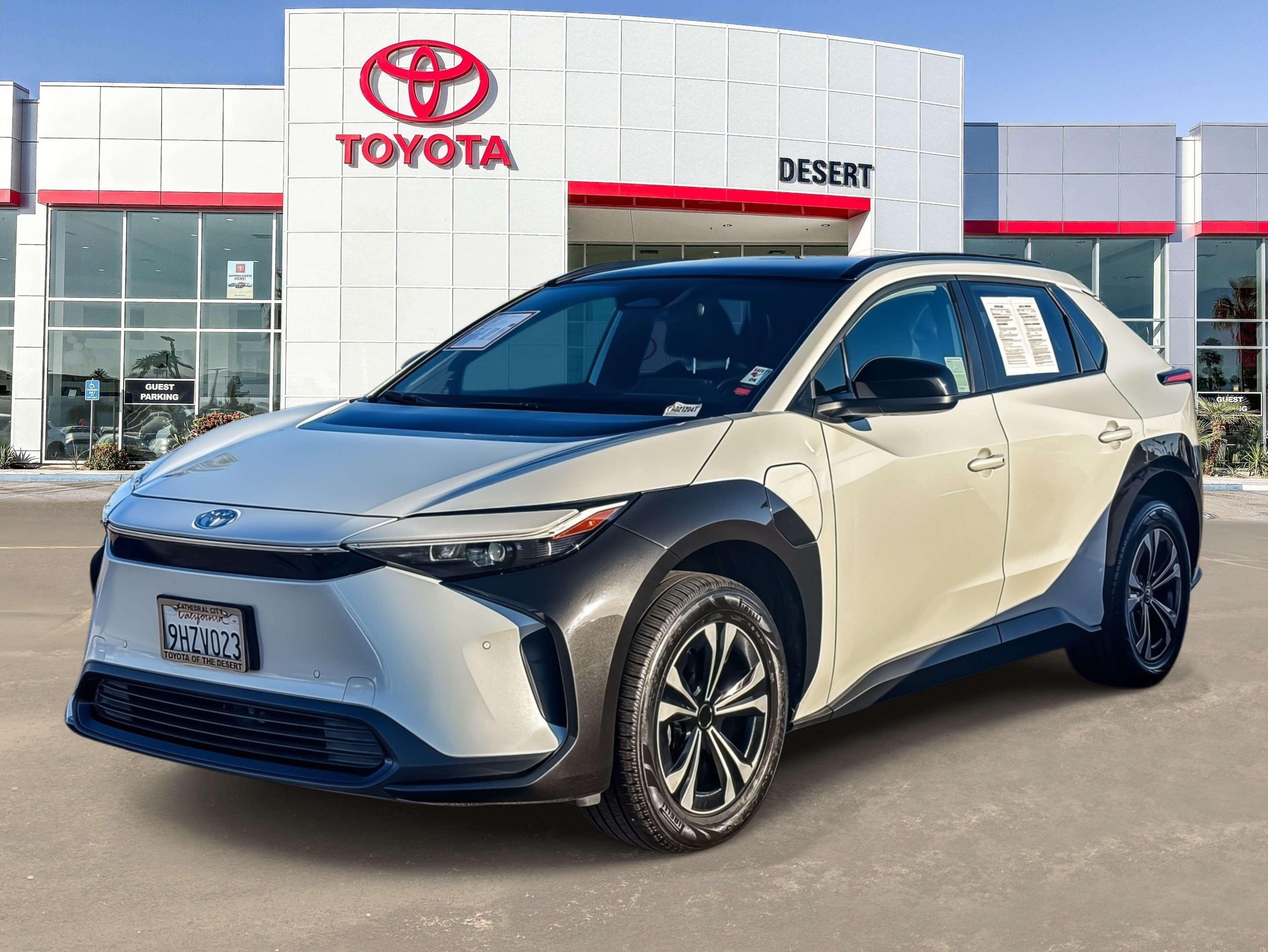 Used 2023 Pearl Toyota XLE image 3