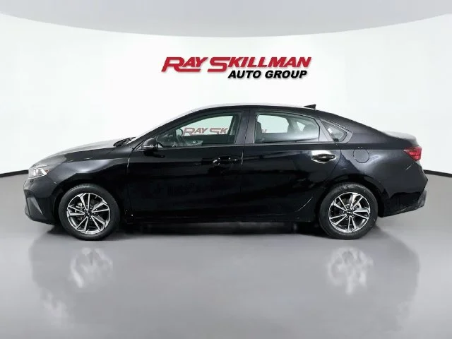 Used 2023 Black Kia LXS image 4
