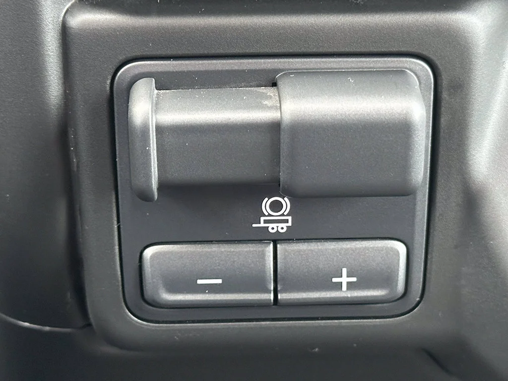 Used 2022 Silver Chevrolet Custom image 30
