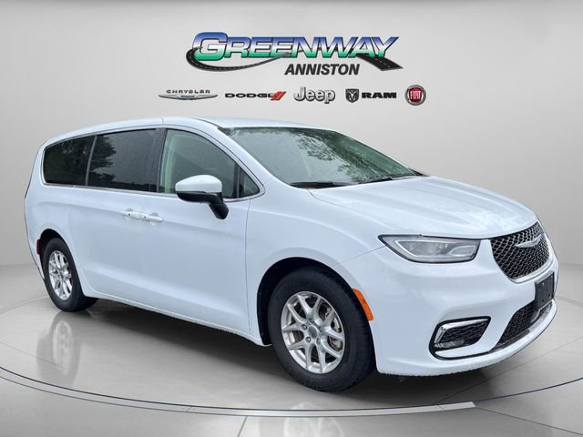2023 Chrysler Pacifica Touring L's photo