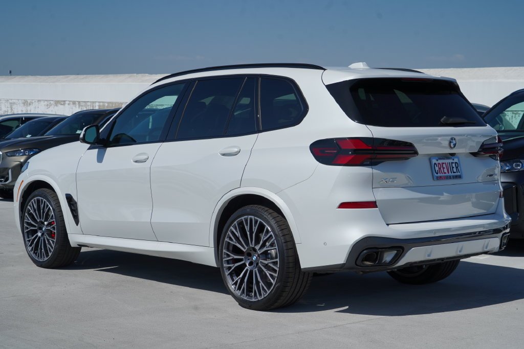 New 2026 Mineral White Metallic BMW xDrive40i image 10