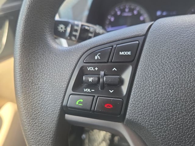 Used 2017 Winter White Hyundai SE image 17