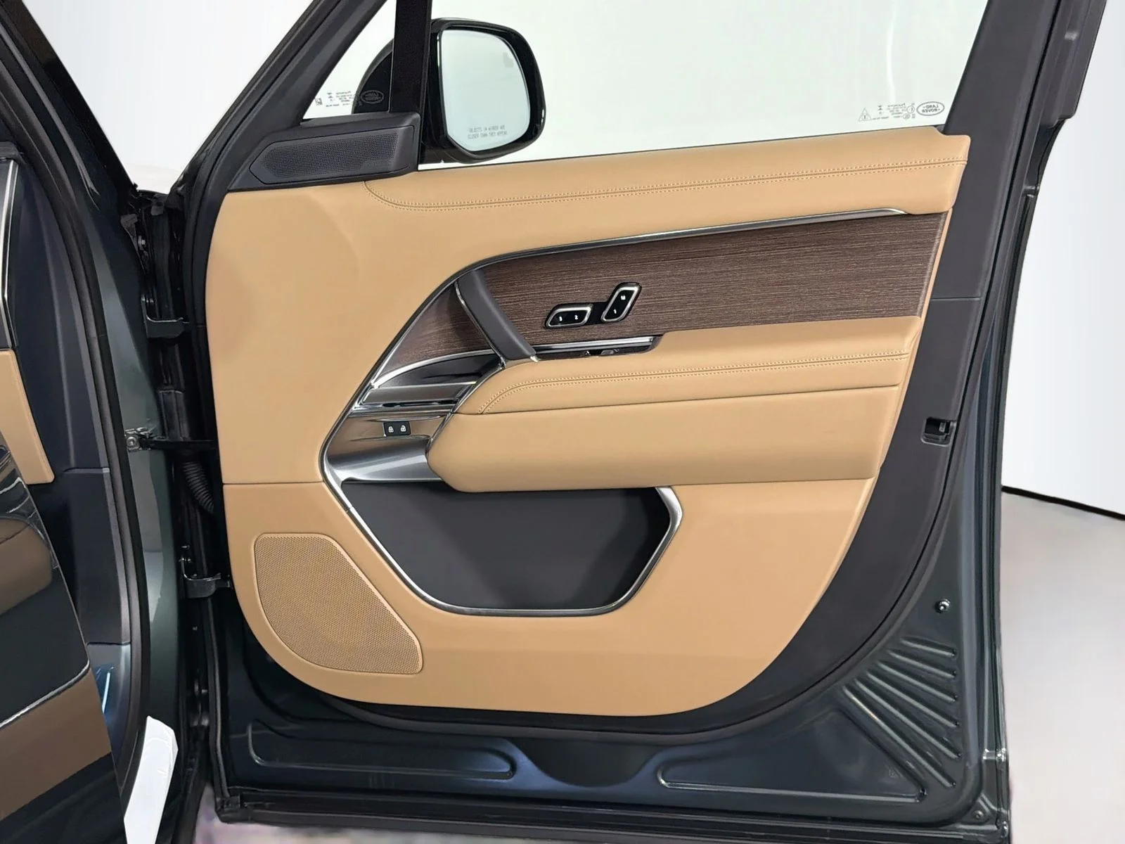 New 2026 Belgravia Green Land Rover SE image 31