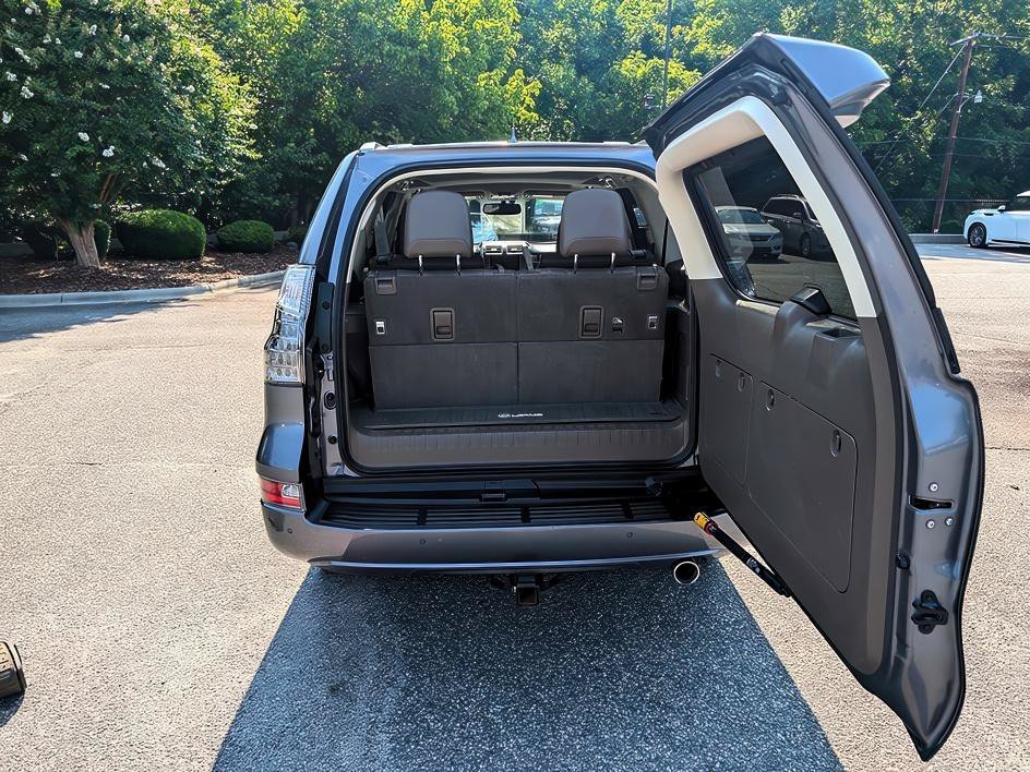 Used 2019 Gray Pearl Lexus 460 image 26