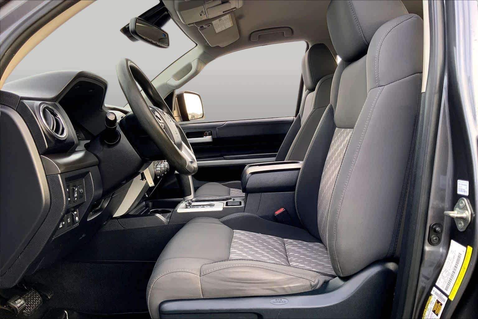 Used 2018 Magnetic Gray Metallic Toyota SR5 image 9