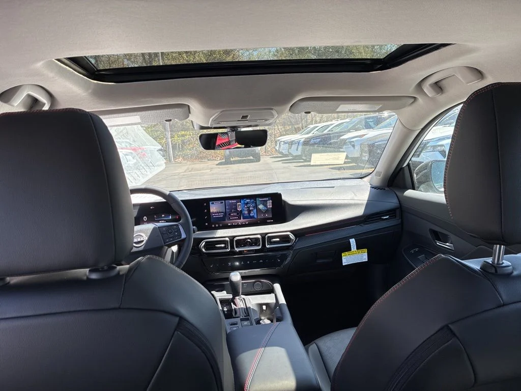 New 2026 Aspen White TriCoat / Super Black Two-tone Nissan SR image 27