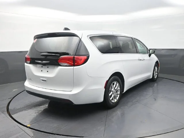 New 2027 Bright White Clear-Coat Paint Chrysler LX image 8