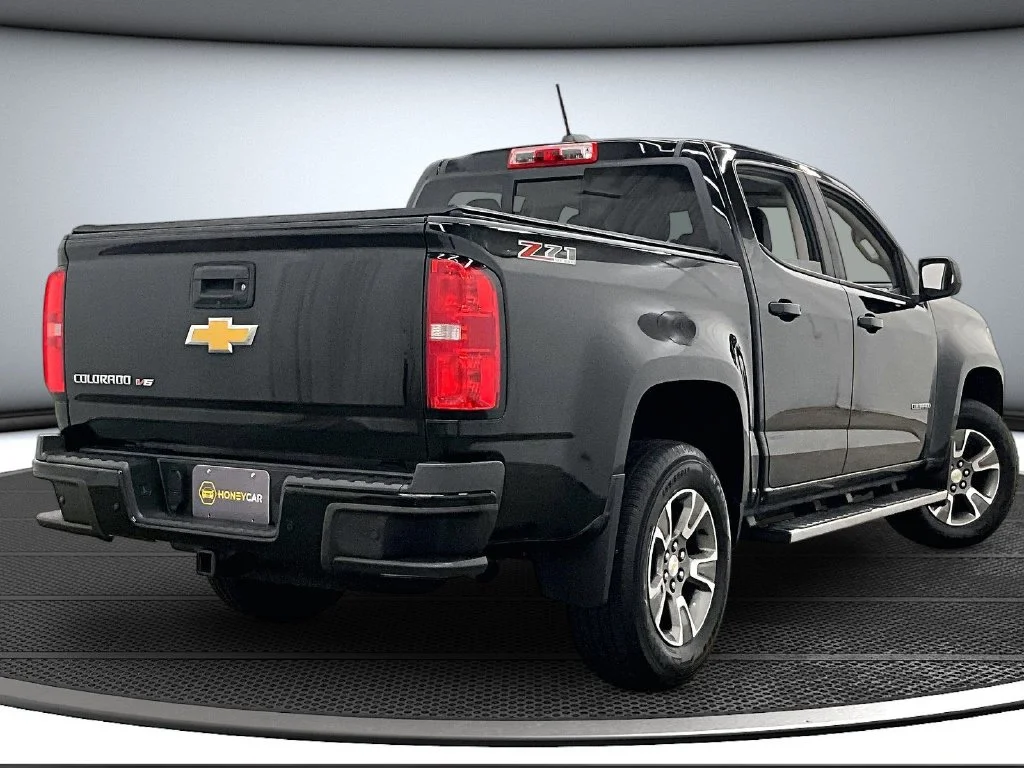 Used 2020 Black Chevrolet Z71 image 6