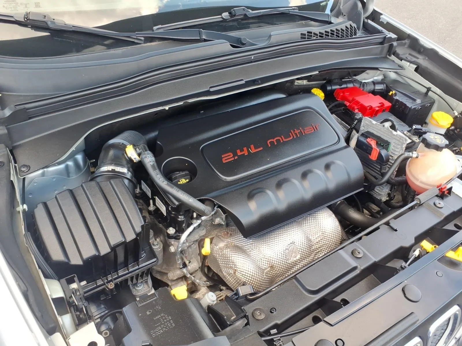 Used 2019 Glacier Metallic Clearcoat Jeep Latitude image 30