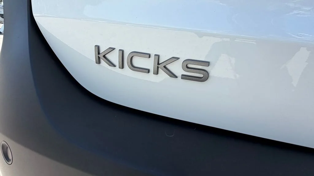 New 2026 Aspen White TriCoat / Super Black Two-tone Nissan SV image 10