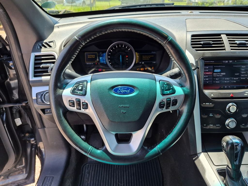 Used 2013 Black Ford XLT image 13