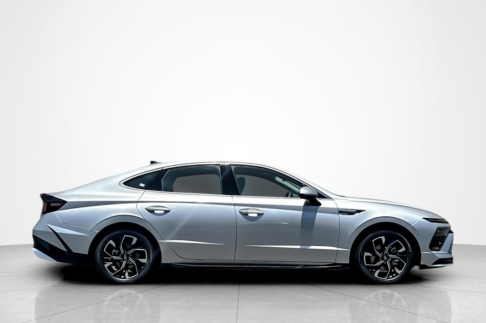 Used 2024 SILVER Hyundai SEL image 6